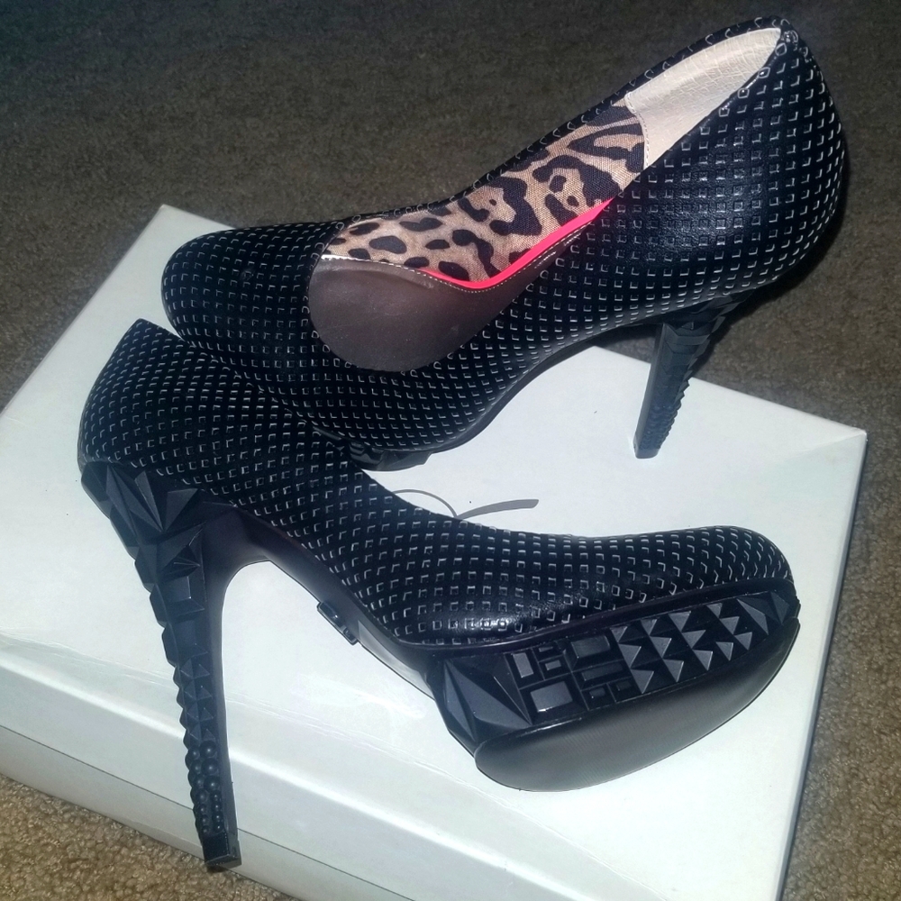 Rachel Roy Black 7.5